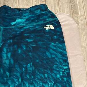 The North Face capris leggings size XL teal design
